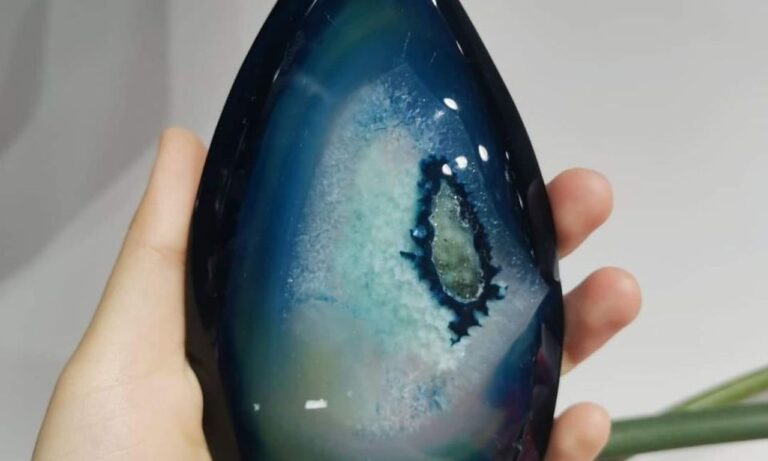 The Beauty of Druzy Agate Crystal: Benefits and Side Effects